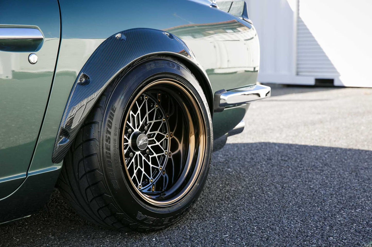 Star Road ZG fender flares datsun 240z datsun 260z datsun 280z installed green S30 carbon fiber