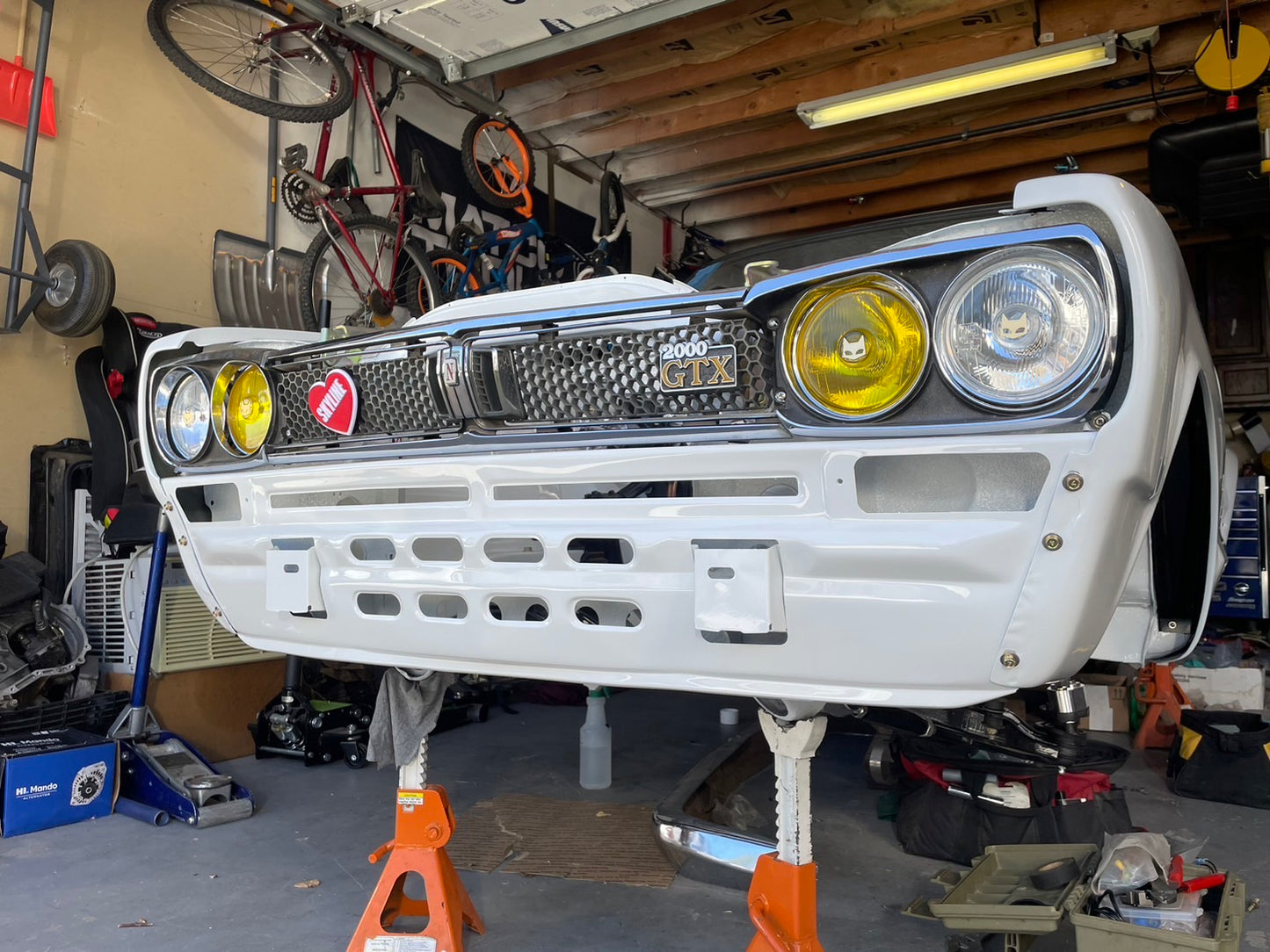 White Hakosuka KGC 10 with Yellow and Clear 130mm SEV Marchal headlights