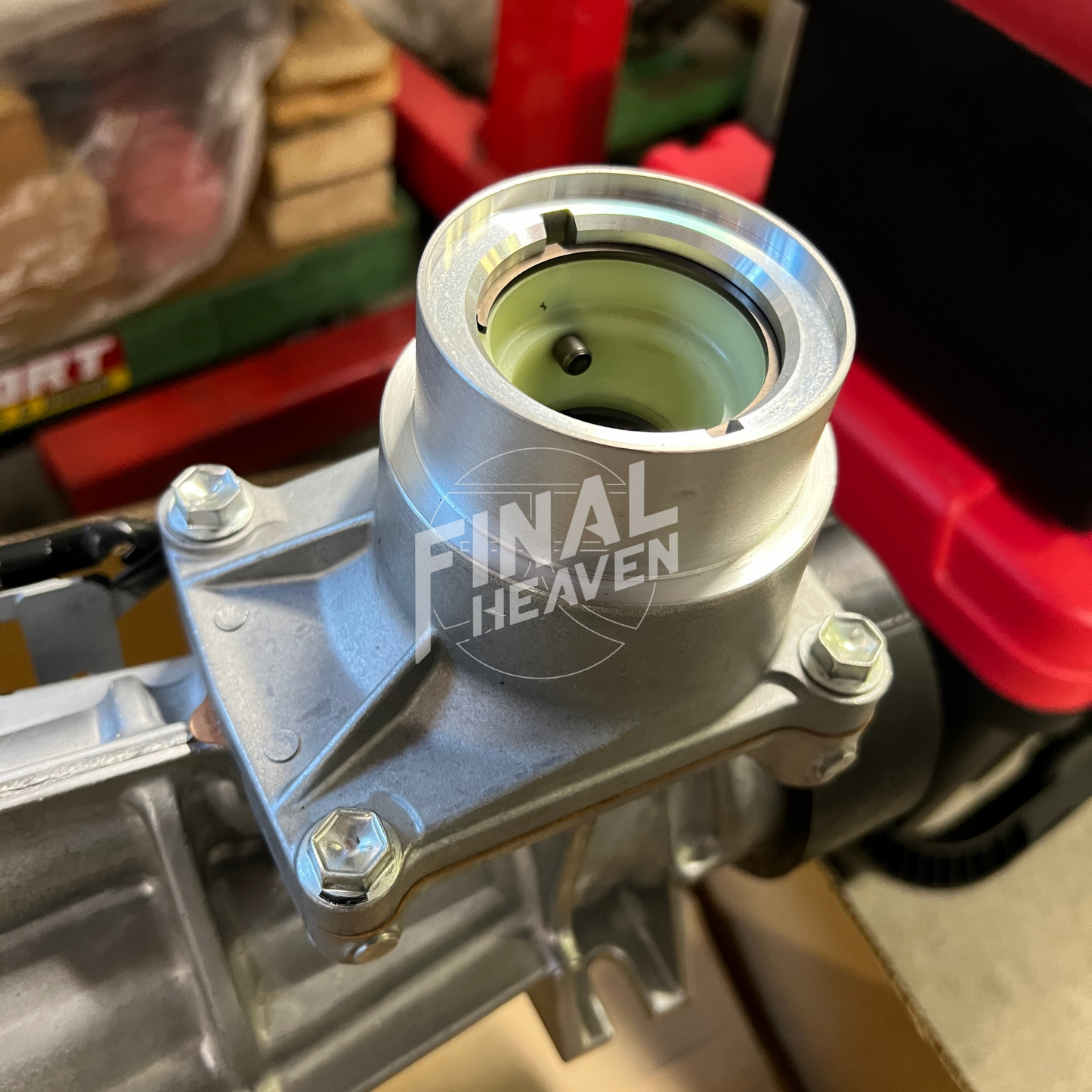 This is an ESCORT Drag Racing Service modified NISMO 6 speed cross manual transmission kit made to adapt to L28 powered Nissan Hakosuka KGC10 and Datsun 240Z 260Z or 280Z.