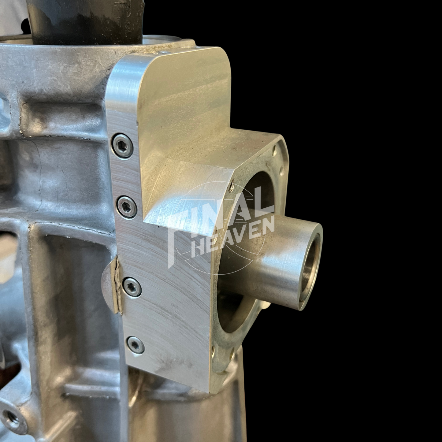 This is an ESCORT Drag Racing Service modified NISMO 6 speed cross manual transmission kit made to adapt to L28 powered Nissan Hakosuka KGC10 and Datsun 240Z 260Z or 280Z.