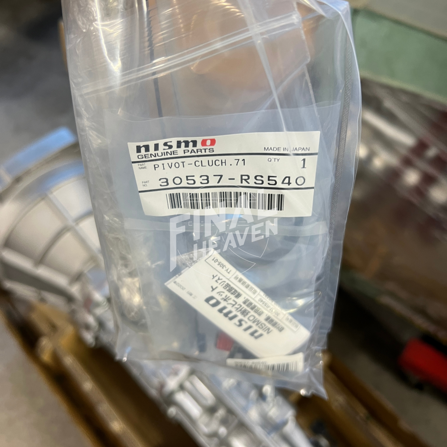 This is an ESCORT Drag Racing Service modified NISMO 6 speed cross manual transmission kit made to adapt to L28 powered Nissan Hakosuka KGC10 and Datsun 240Z 260Z or 280Z.